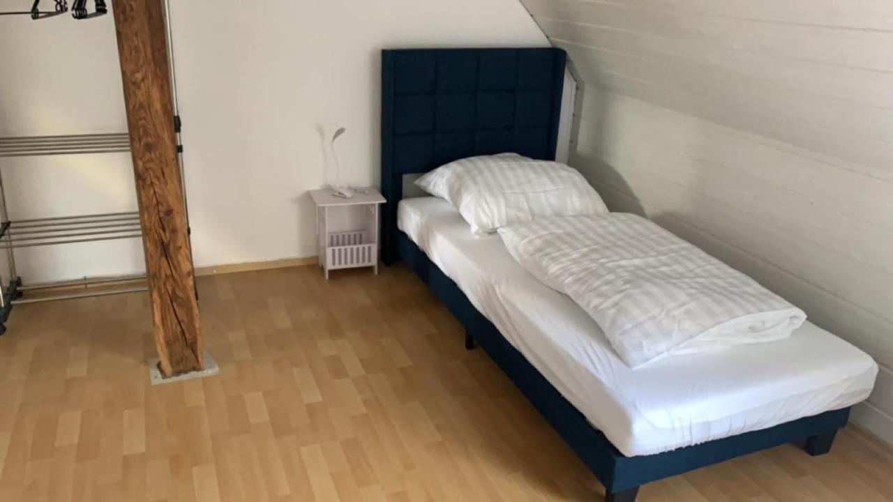 Zimmer In Wohnung Monteure Apartment Kuche Modern Enger Zewnętrze zdjęcie