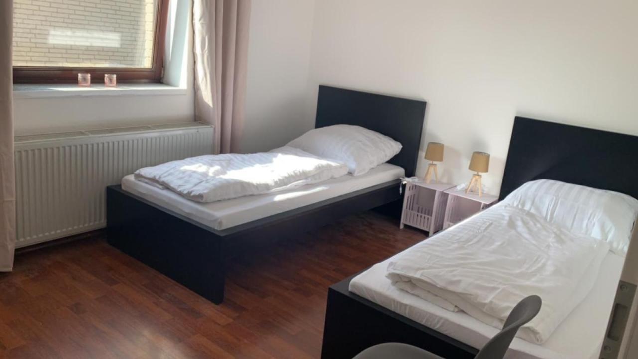 Zimmer In Wohnung Monteure Apartment Kuche Modern Enger Zewnętrze zdjęcie