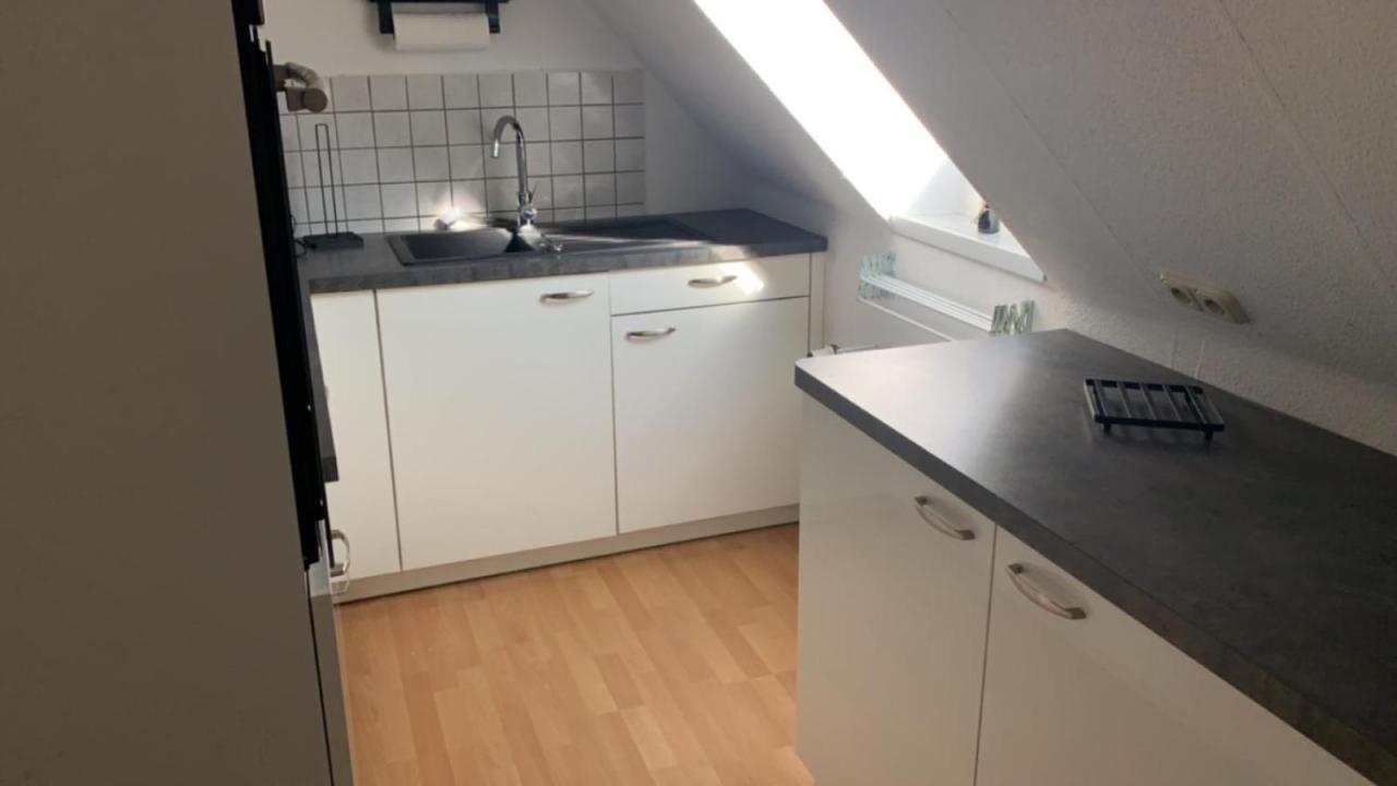 Zimmer In Wohnung Monteure Apartment Kuche Modern Enger Zewnętrze zdjęcie